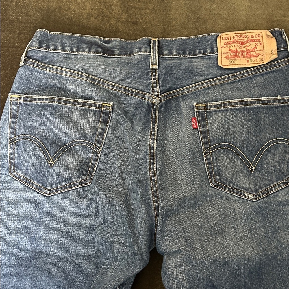 Levi's 501 button fly Jeans - Picture 10 of 12
